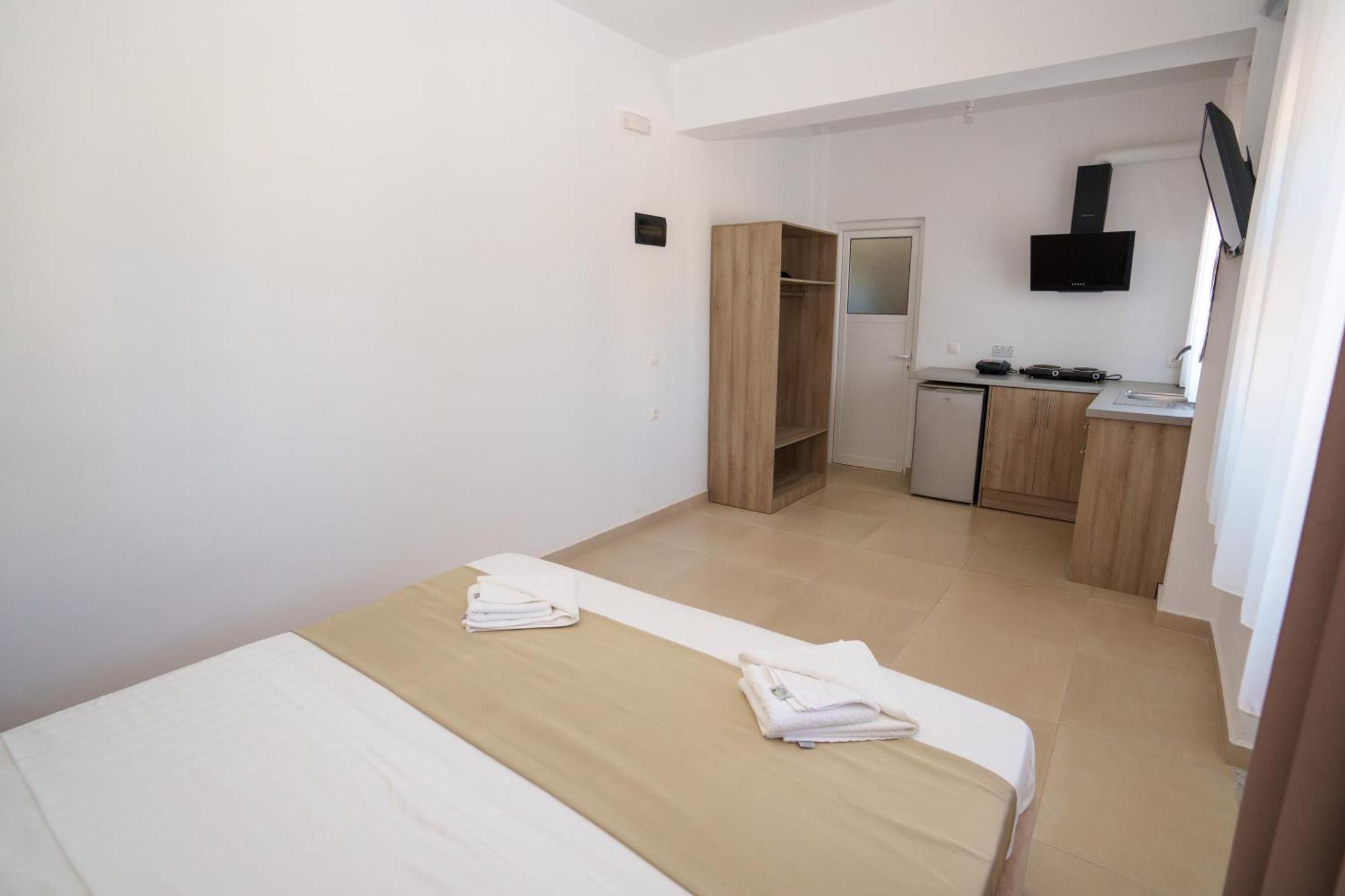 Near The Sea Apartments Nano Ксамил Екстериор снимка